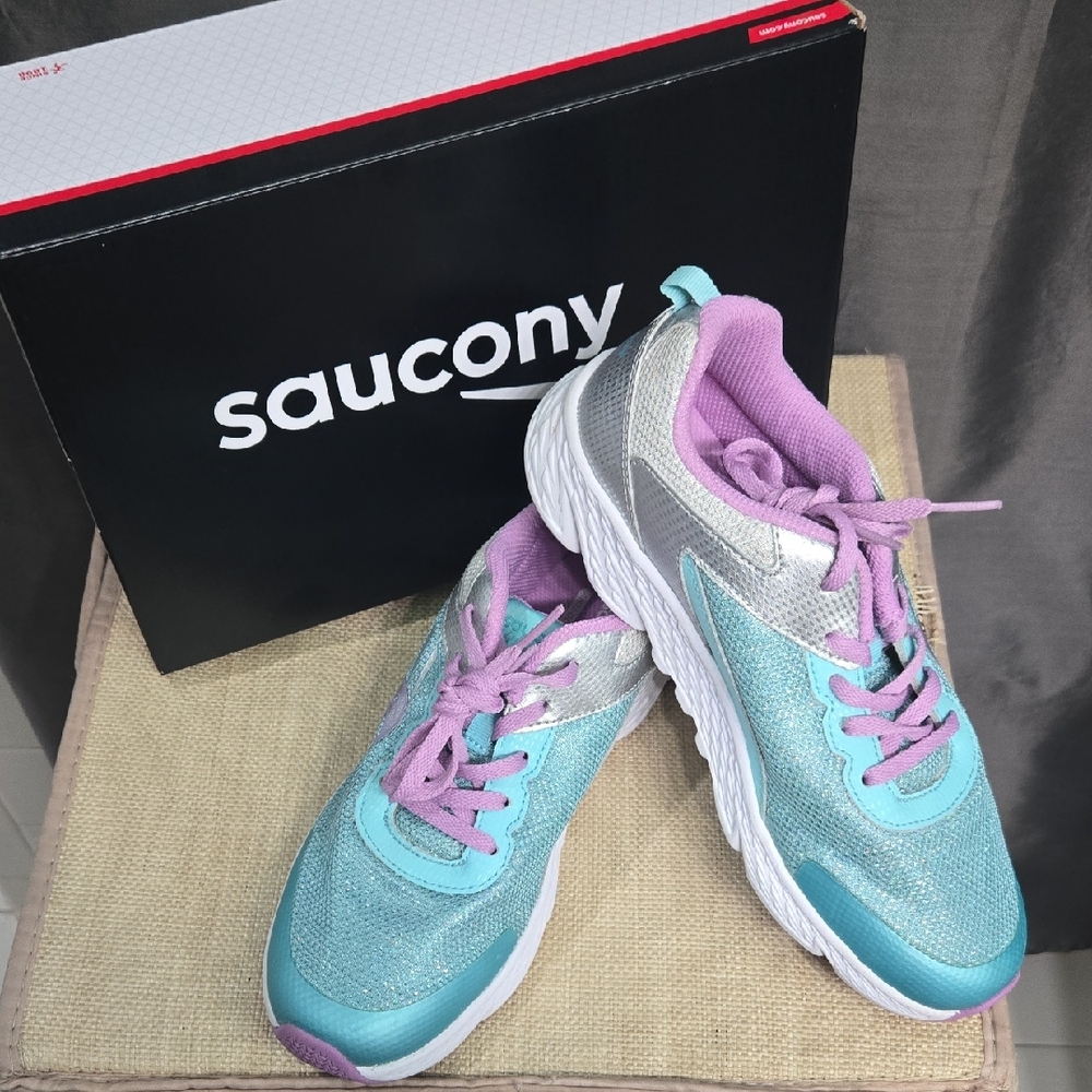 WIDE Saucony Aqua and Lavender Sneakers